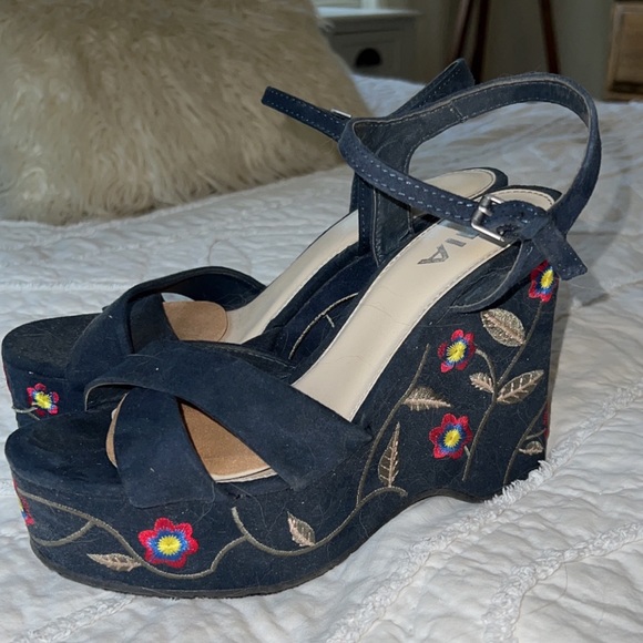 High Wedge Heel - Picture 1 of 4